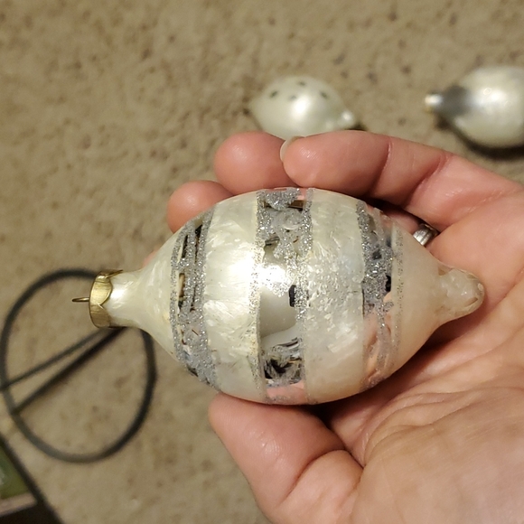 Set of 8 Vintage Mercury Glas White Frosted & Siver Teardrop Ornaments 3.5in - Picture 3 of 4